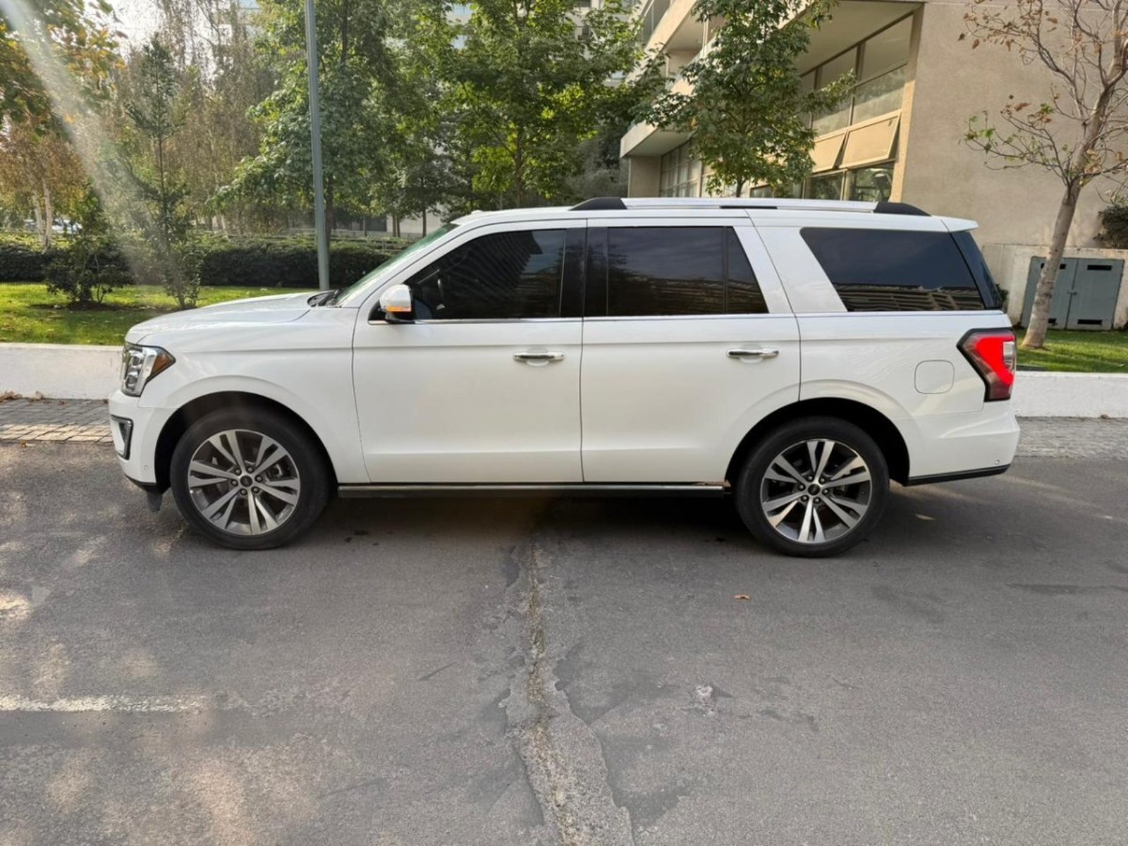Ford EXPEDITION LIMITED 4X4 3.5 AT 2022 - Foto 4 de 10