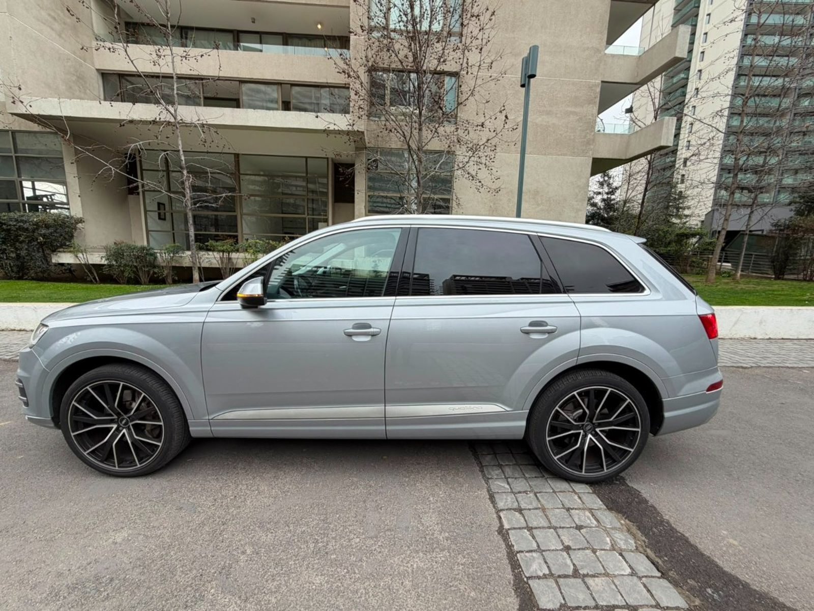 Audi Q7 TFSI 2.0 AUT 2017 - Foto 2 de 10