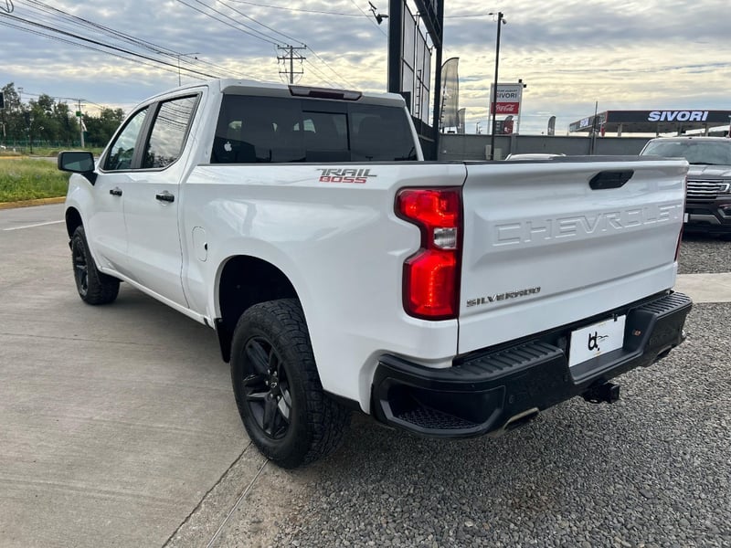 Chevrolet SILVERADO 5.3 LT TRAILBOSS Z71 4X4 AT 4P. 2021 - Imagen 9 de 10