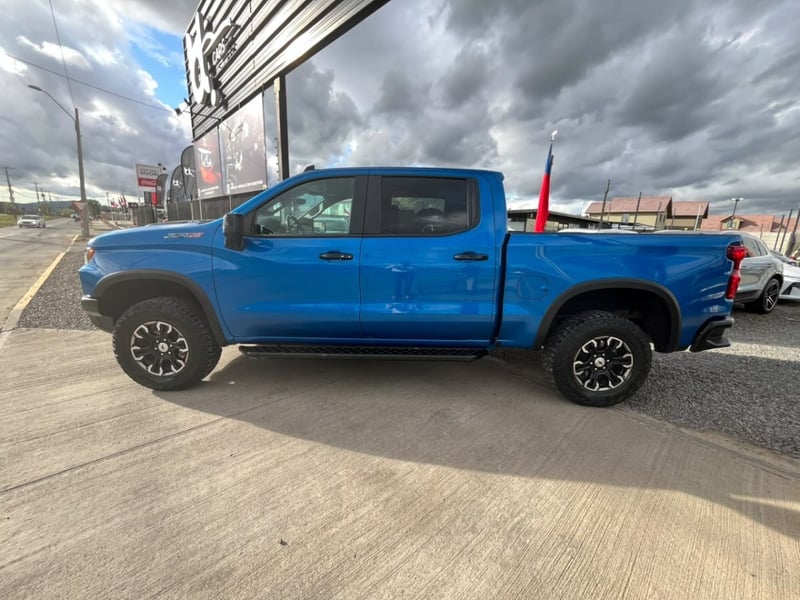 Chevrolet SILVERADO ZR2 4X4 6.2 AUT 2023 - Imagen 9 de 10