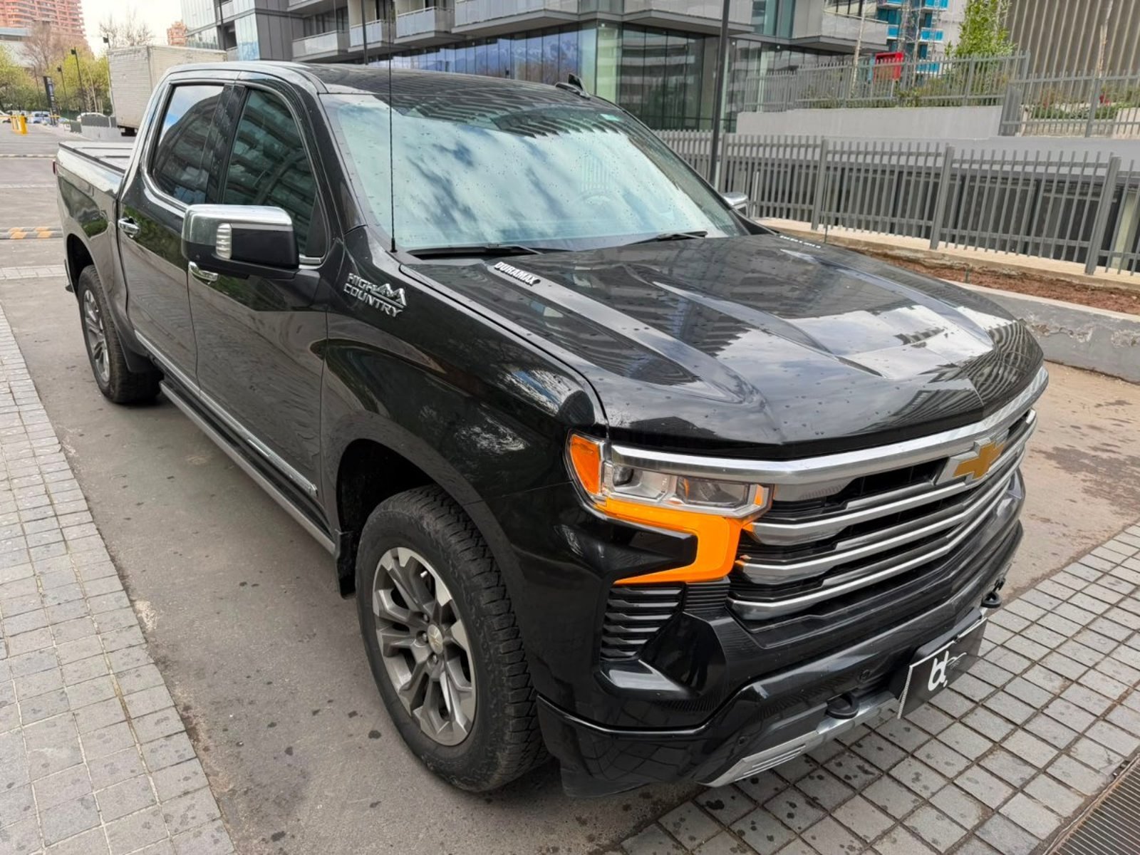 Chevrolet SILVERADO HIGH COUNTRY 3.0 AUT 4X4 2023 - Imagen 3 de 10
