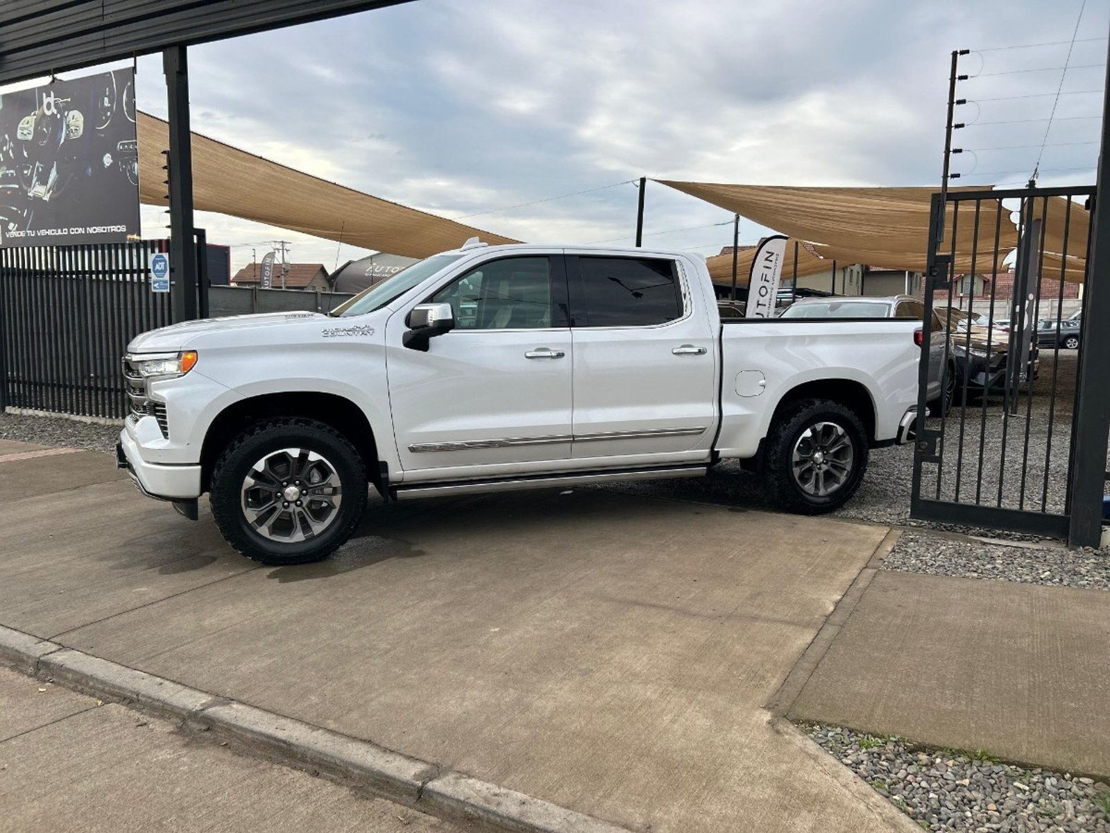 Chevrolet SILVERADO 3.0 HIGH COUNTRY 4X4 2023 - Imagen 6 de 10