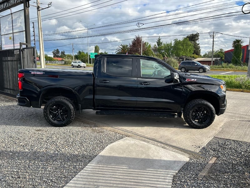 Chevrolet SILVERADO 5.3 LT TRAIL BOSS Z71 4X4 AT 2024 - Imagen 9 de 10