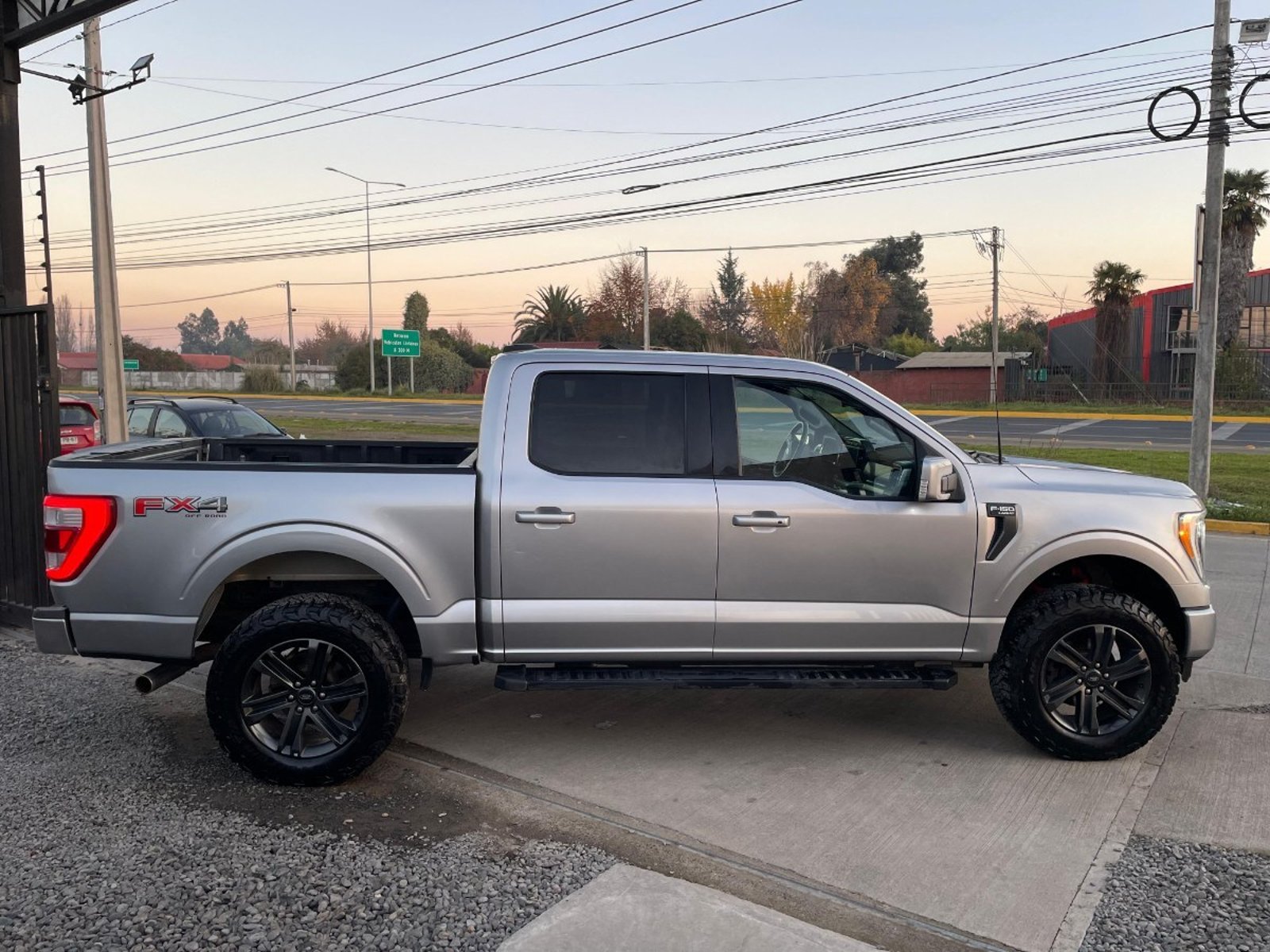 Ford F-150 LARIAT SPORT 4X4 5.0L 2022 - Imagen 9 de 10