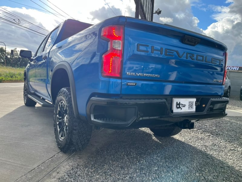 Chevrolet SILVERADO ZR2 4X4 6.2 AUT 2023 - Imagen 4 de 10