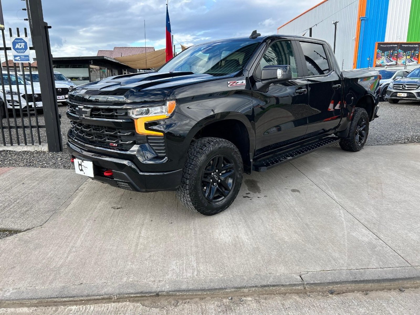 Chevrolet SILVERADO 5.3 LT TRAIL BOSS Z71 4X4 AT 2024 - Foto 3 de 10