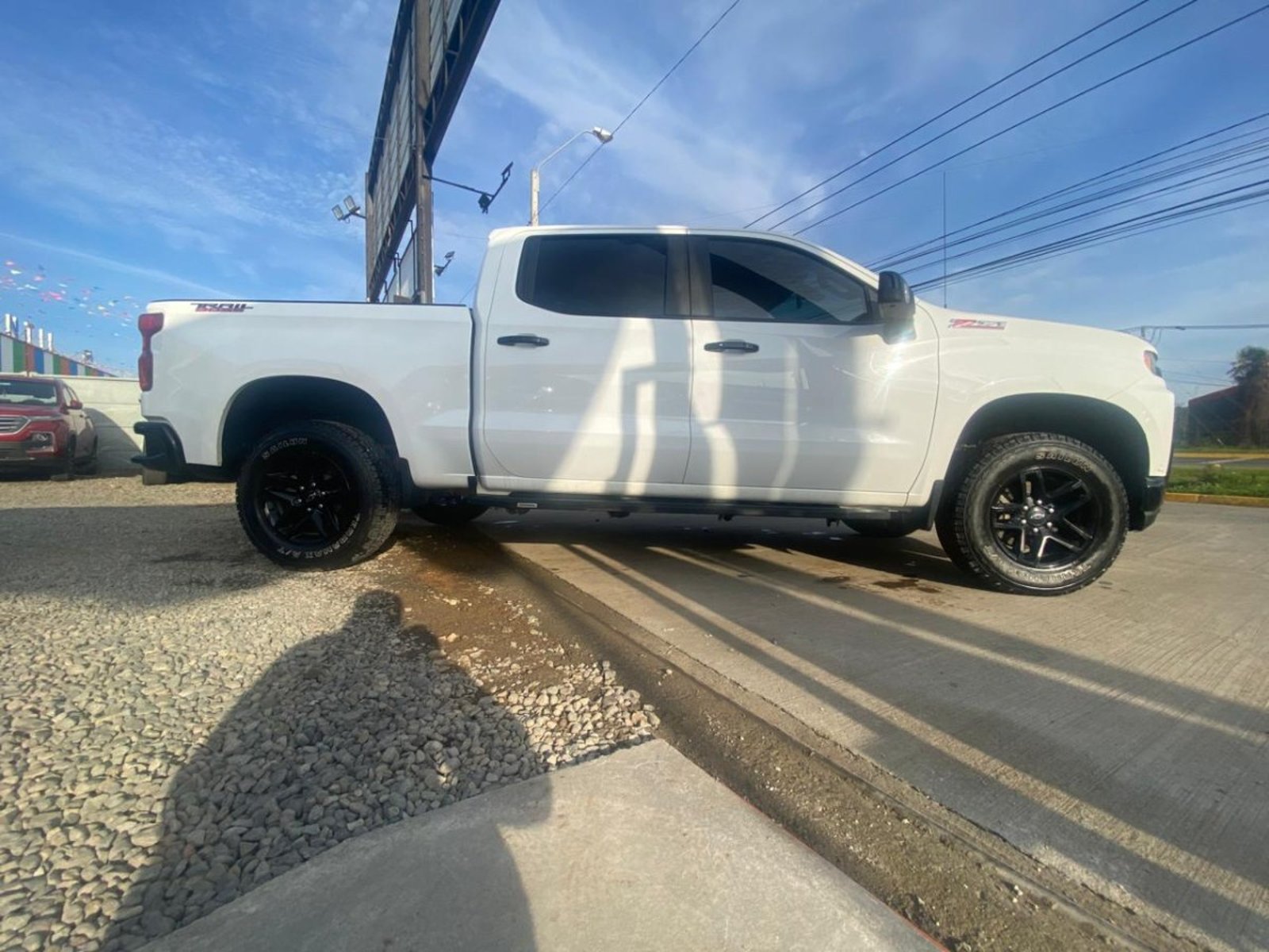 Chevrolet SILVERADO LT 4X4 5.3 AT 2021 - Imagen 8 de 10