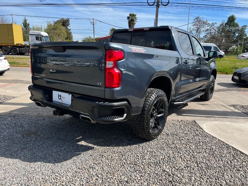 Chevrolet SILVERADO LT 4X4 5.3 AT 2021 - Imagen 3 de 10