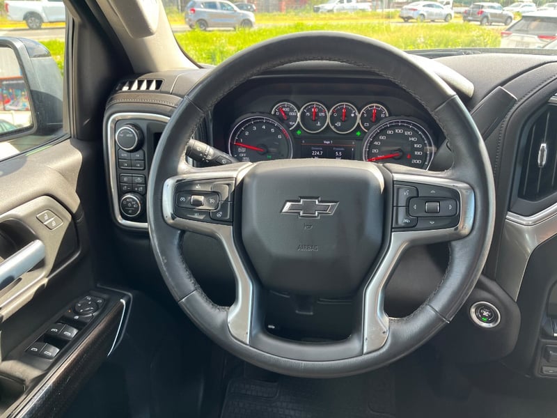 Chevrolet SILVERADO LT 4X4 5.3 AT 2021 - Imagen 8 de 10