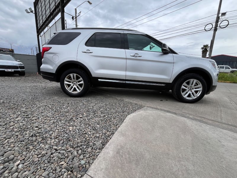 Ford EXPLORER XLT 4X4 3.5 2019 - Imagen 5 de 10