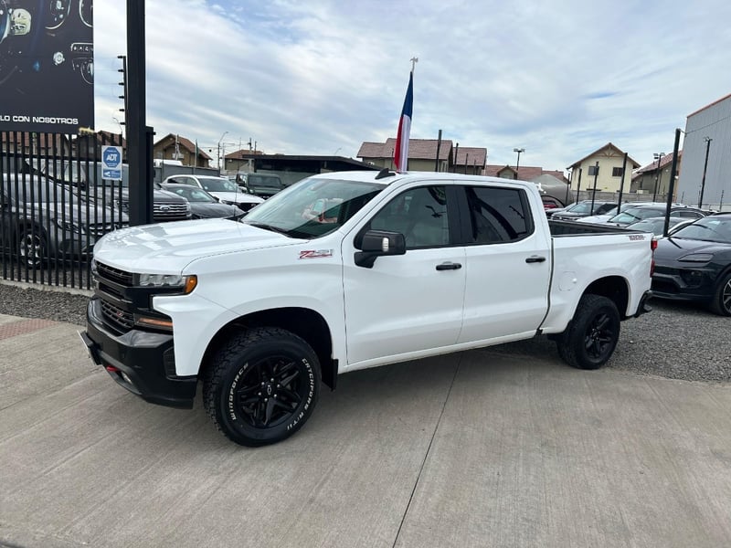 Chevrolet SILVERADO 5.3 LT TRAILBOSS Z71 4X4 AT 4P. 2021 - Imagen 3 de 10