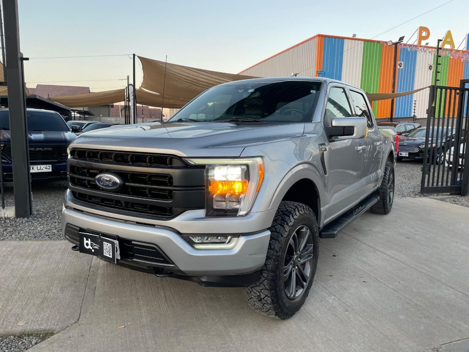 Ford F-150 LARIAT SPORT 4X4 5.0L 2022 - Foto 4 de 10