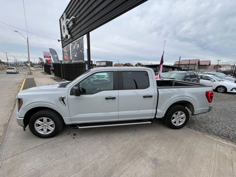 Ford F-150 XLT 3.3 4X2 2024 - Imagen 9 de 10