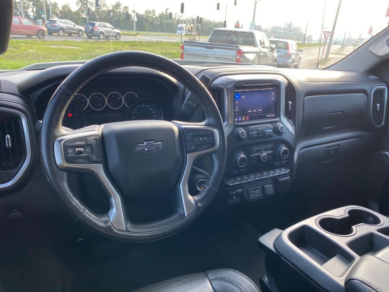 Chevrolet SILVERADO LT 4X4 5.3 AT 2021 - Foto 2 de 10