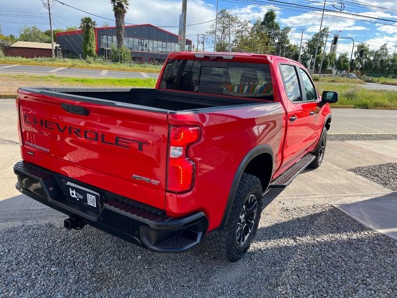 Chevrolet SILVERADO ZR2 4X4 6.2 AUT 2023 - Imagen 4 de 10