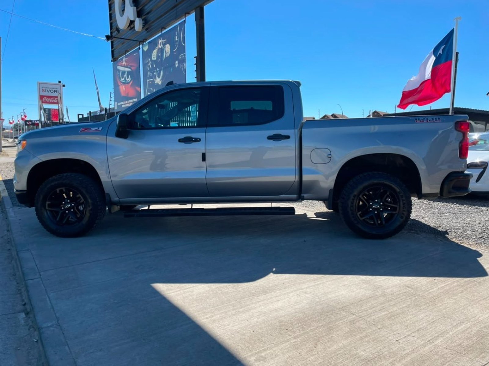 Chevrolet SILVERADO LT 4X4 5.3 AT 2024 - Imagen 6 de 10