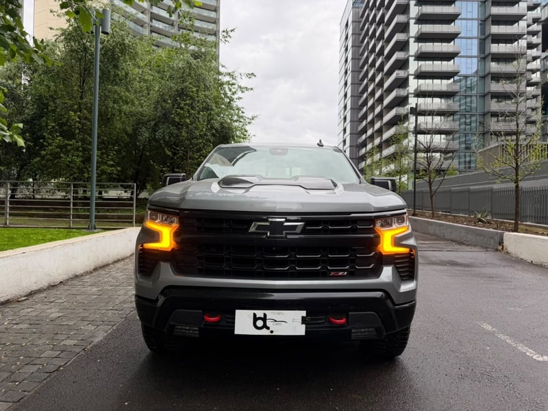 Chevrolet SILVERADO LT 4X4 5.3 AT 2024 - Imagen 9 de 10