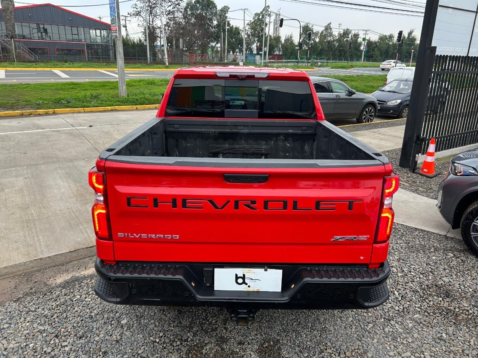 Chevrolet SILVERADO ZR2 4X4 6.2 AUT 2023 - Imagen 7 de 10