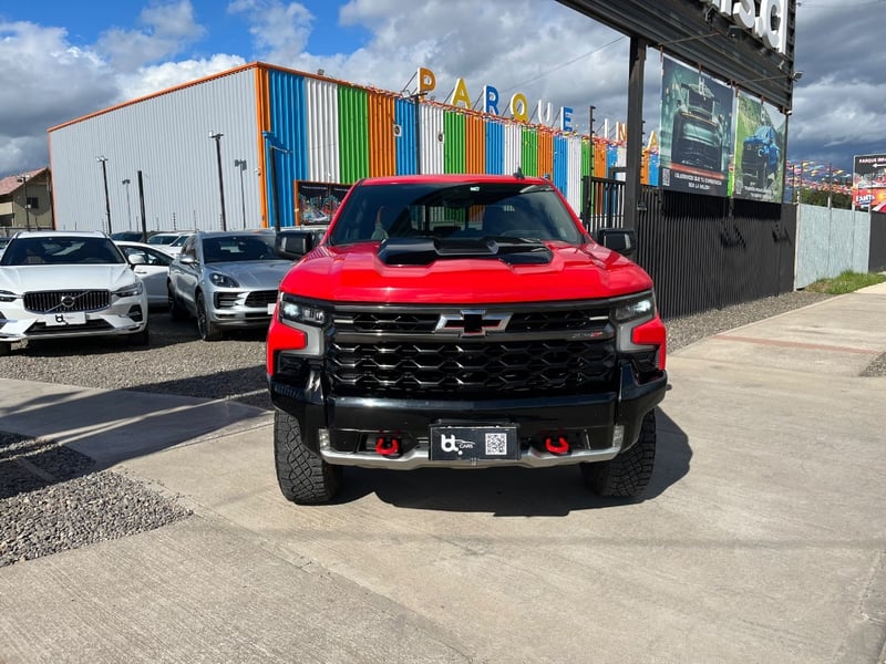 Chevrolet SILVERADO ZR2 4X4 6.2 AUT 2023 - Imagen 7 de 10