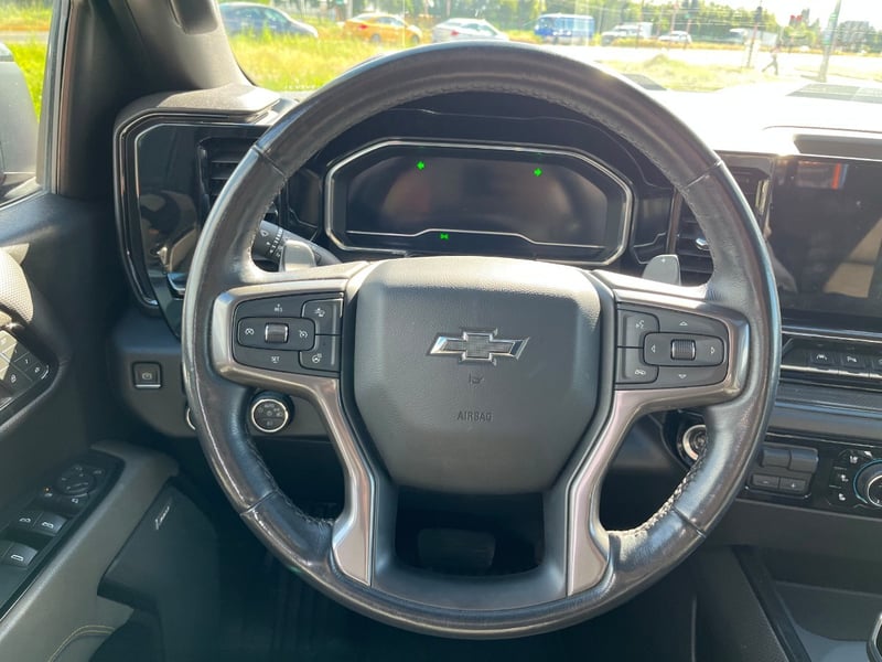 Chevrolet SILVERADO ZR2 4X4 6.2 AUT 2023 - Imagen 3 de 10