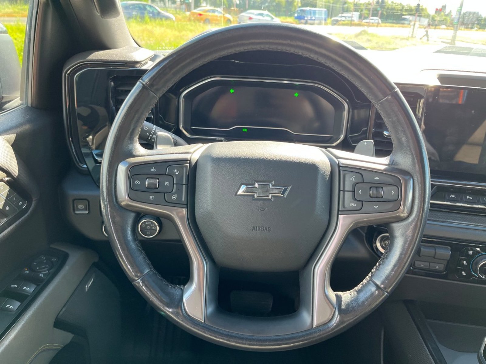 Chevrolet SILVERADO ZR2 4X4 6.2 AUT 2023 - Foto 3 de 10