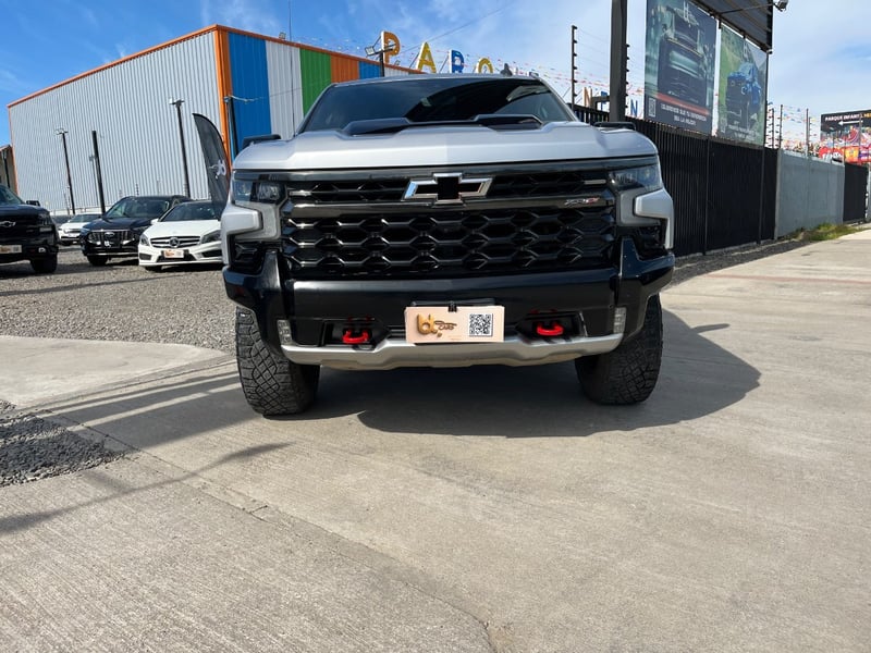 Chevrolet SILVERADO ZR2 4X4 6.2 AUT 2023 - Imagen 7 de 10
