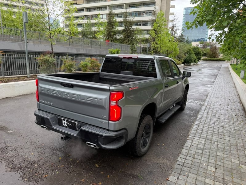 Chevrolet SILVERADO LT 4X4 5.3 AT 2024 - Imagen 5 de 10