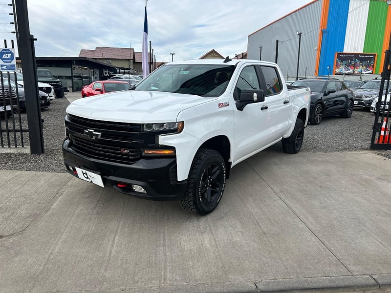 Chevrolet SILVERADO 5.3 LT TRAILBOSS Z71 4X4 AT 4P. 2021 - Imagen 6 de 10