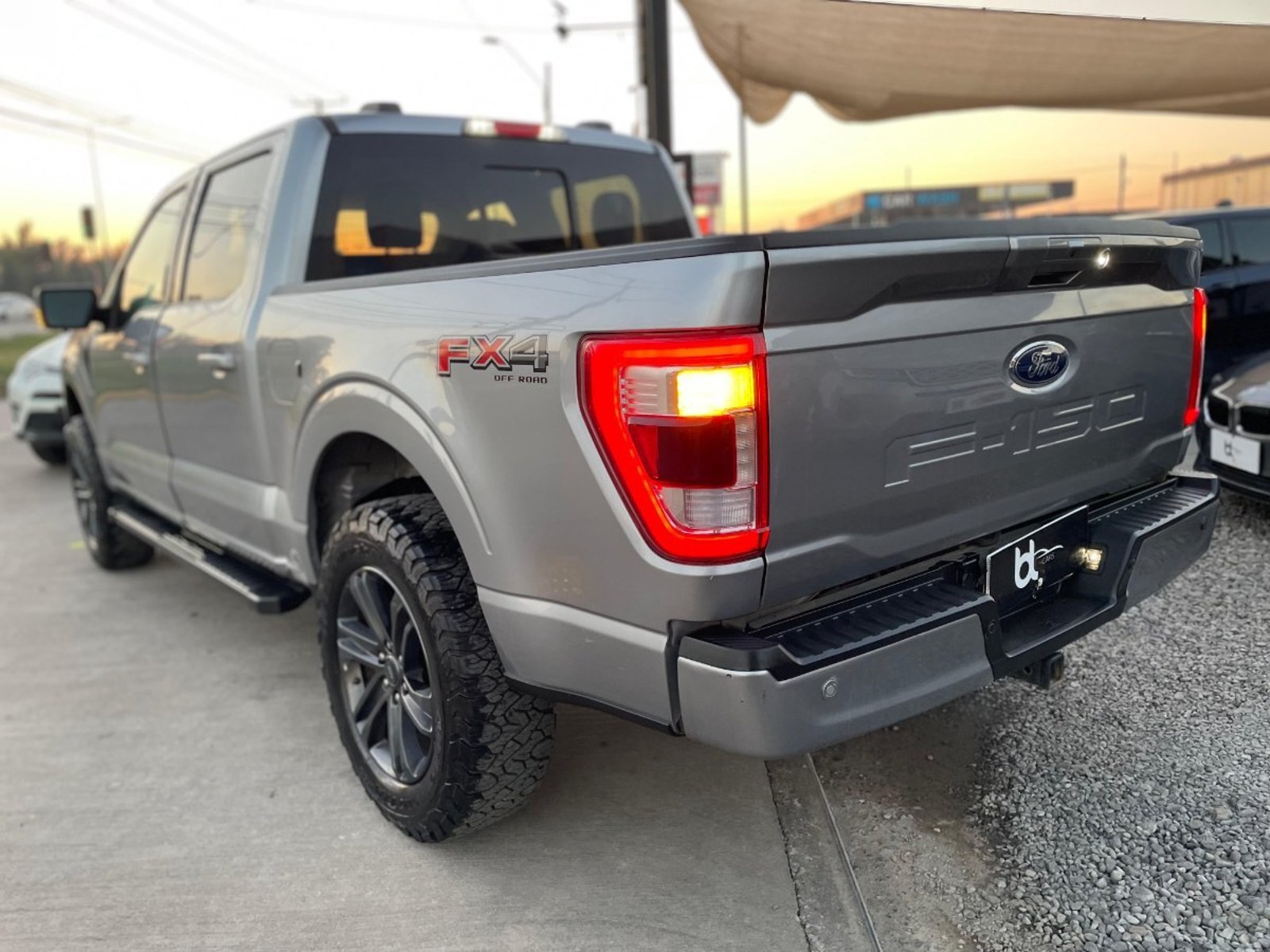 Ford F-150 LARIAT SPORT 4X4 5.0L 2022 - Imagen 6 de 10