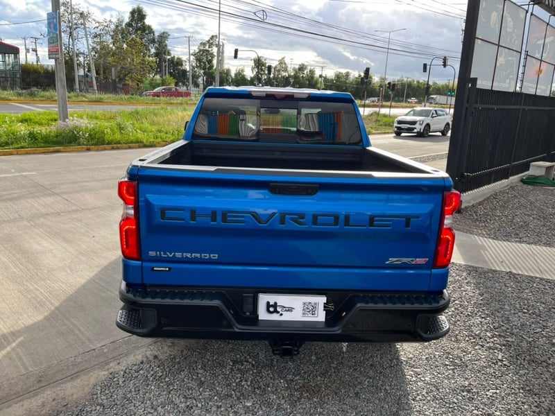 Chevrolet SILVERADO ZR2 4X4 6.2 AUT 2023 - Imagen 5 de 10