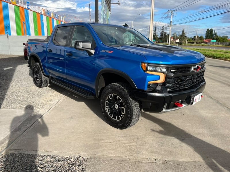 Chevrolet SILVERADO ZR2 4X4 6.2 AUT 2023 - Imagen 3 de 10