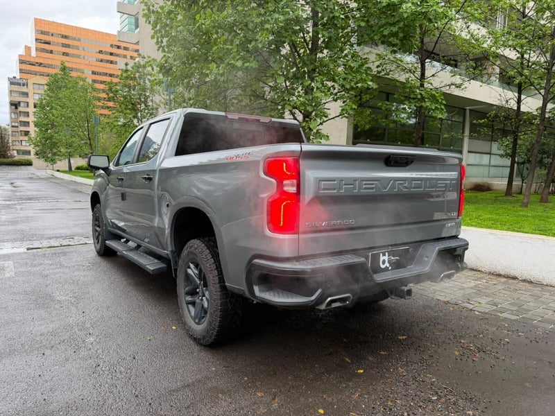 Chevrolet SILVERADO LT 4X4 5.3 AT 2024 - Imagen 7 de 10