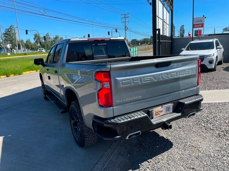 Chevrolet SILVERADO LT 4X4 5.3 AT 2024 - Imagen 8 de 10