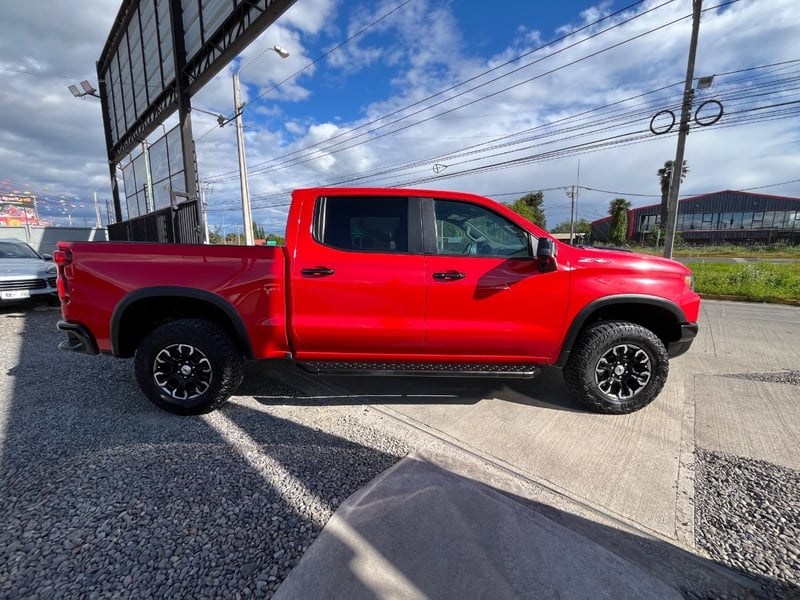 Chevrolet SILVERADO ZR2 4X4 6.2 AUT 2023 - Imagen 9 de 10