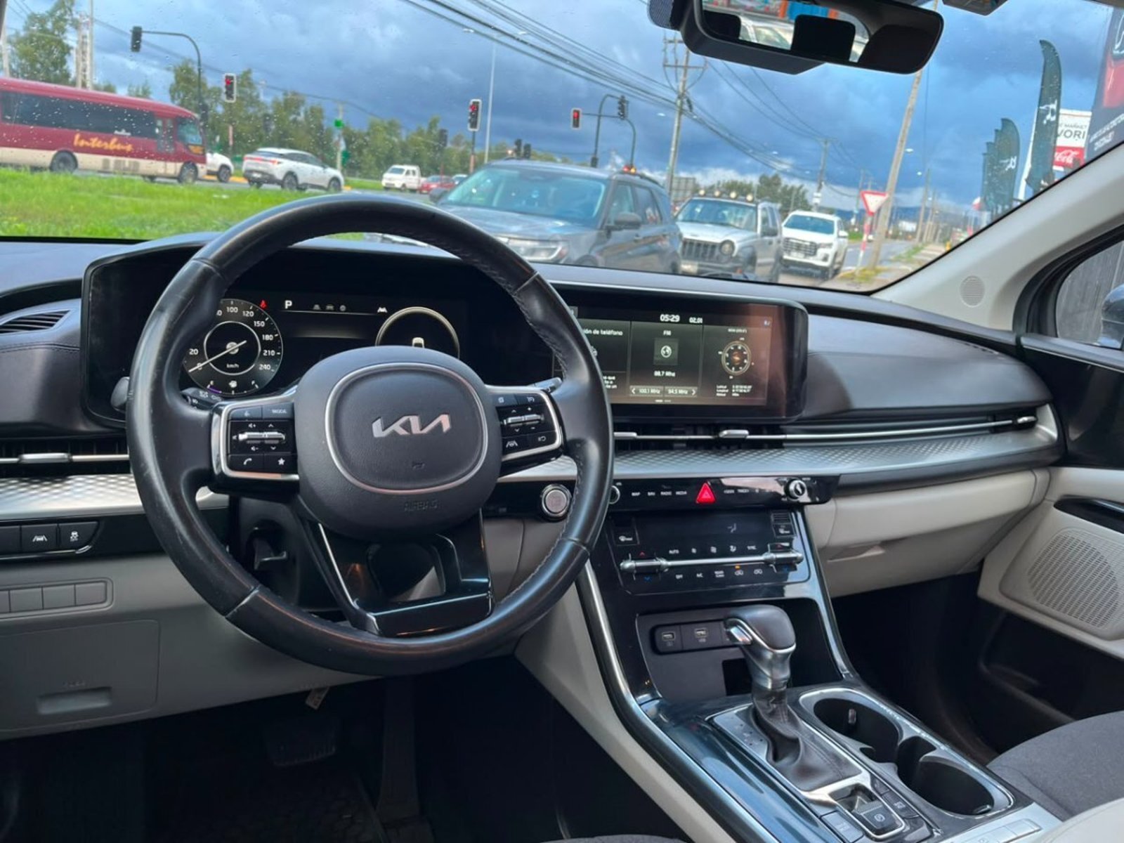 Kia CARNIVAL EX GSL 3.5 AUT 2022 - Imagen 7 de 10