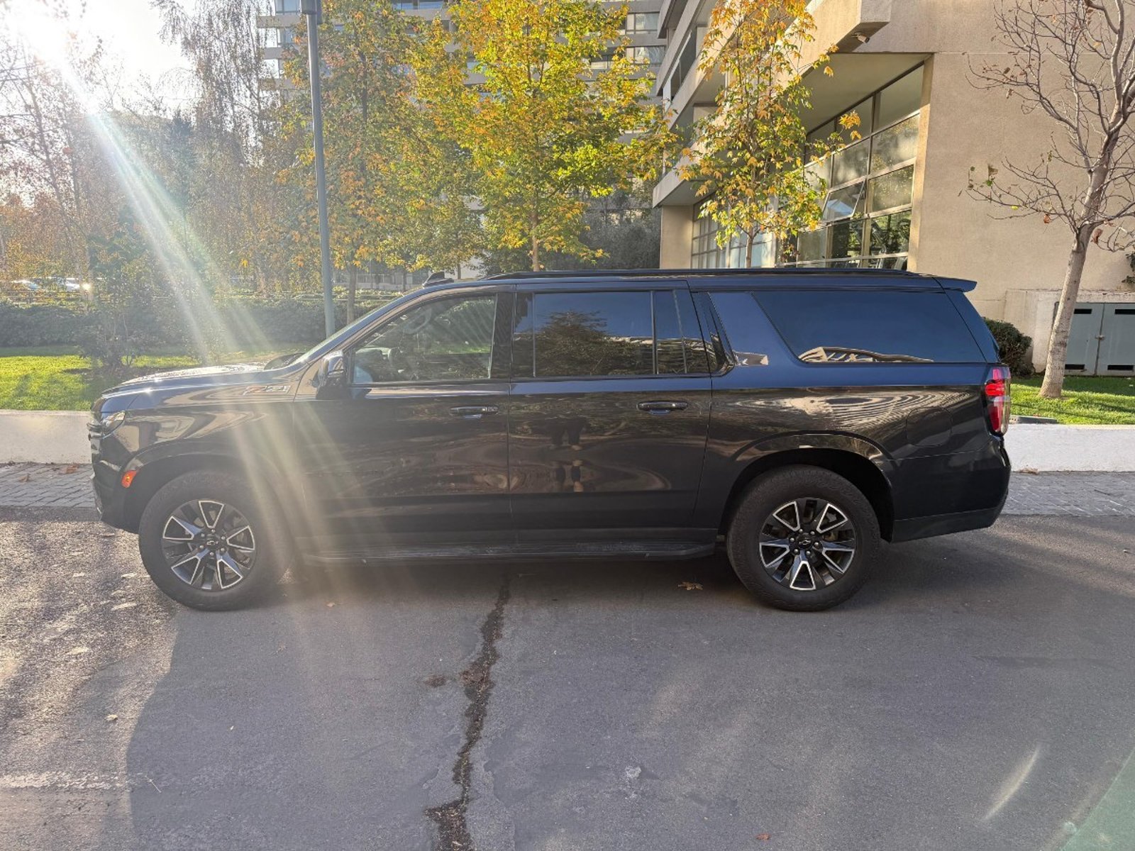 Chevrolet SUBURBAN LT 4WD 5.3 2024 - Foto 3 de 10