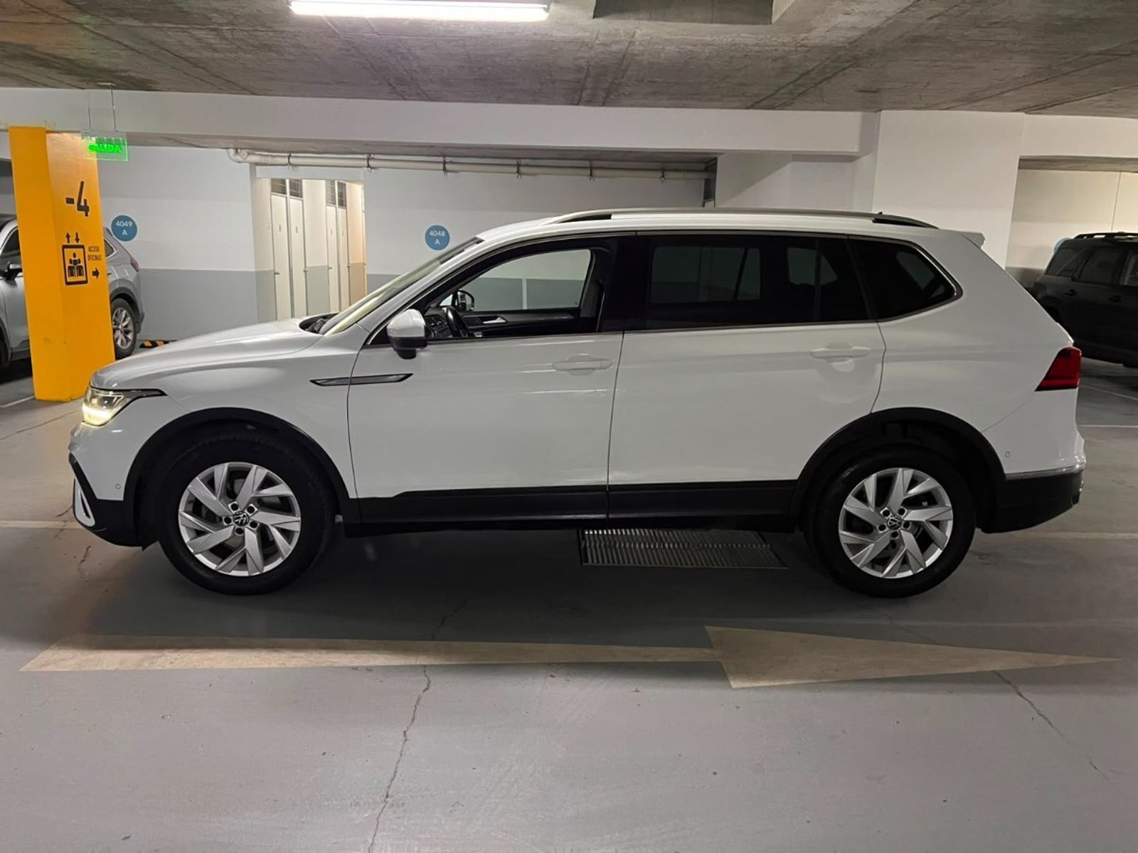Volkswagen TIGUAN 1.4 COMFORTLINE TSI 2023 - Foto 3 de 9
