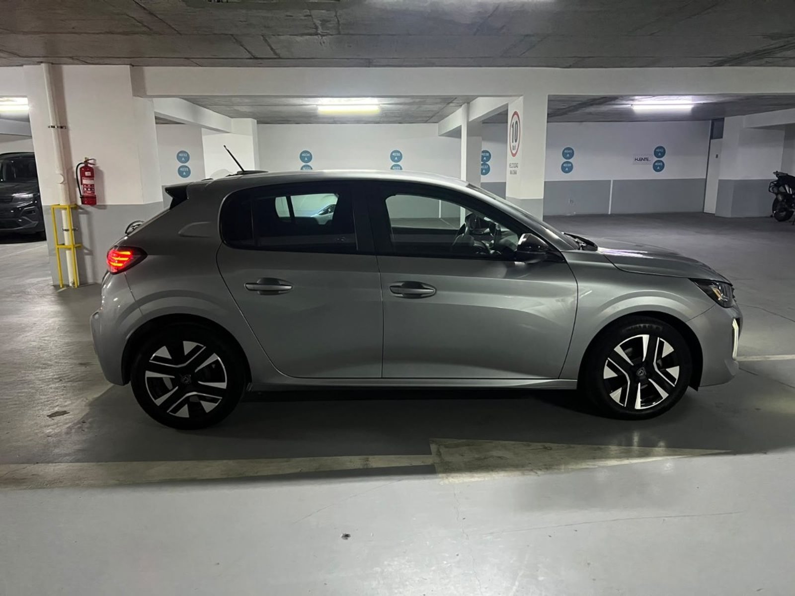 Peugeot 208 1.2 ACTIVE 2024 - Imagen 8 de 9
