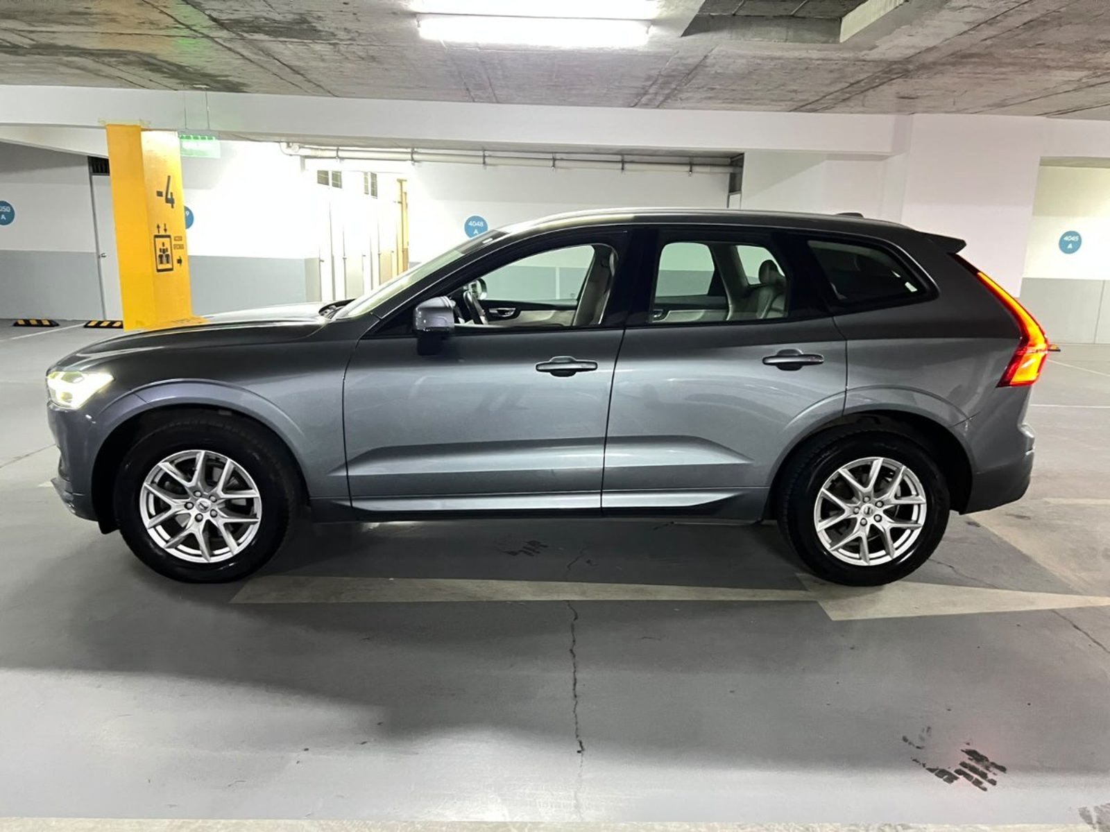 Volvo XC60 D4 DIESEL 4X4 2018 - Foto 3 de 10
