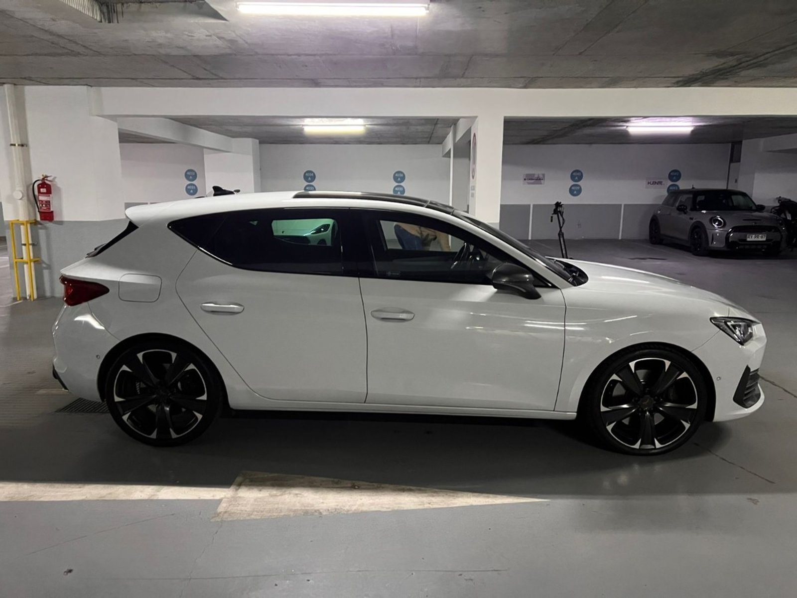 Cupra LEON 2.0T VZ 2024 - Foto 4 de 10