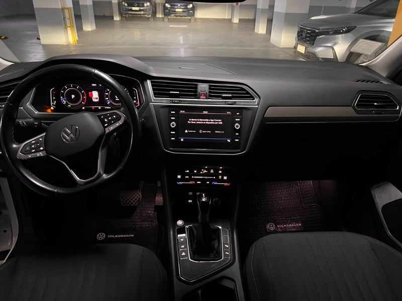 Volkswagen TIGUAN 1.4 COMFORTLINE TSI 2023 - Imagen 9 de 10