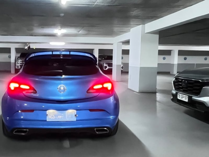 Opel ASTRA OPC 2.0 TURBO 2013 - Imagen 6 de 10
