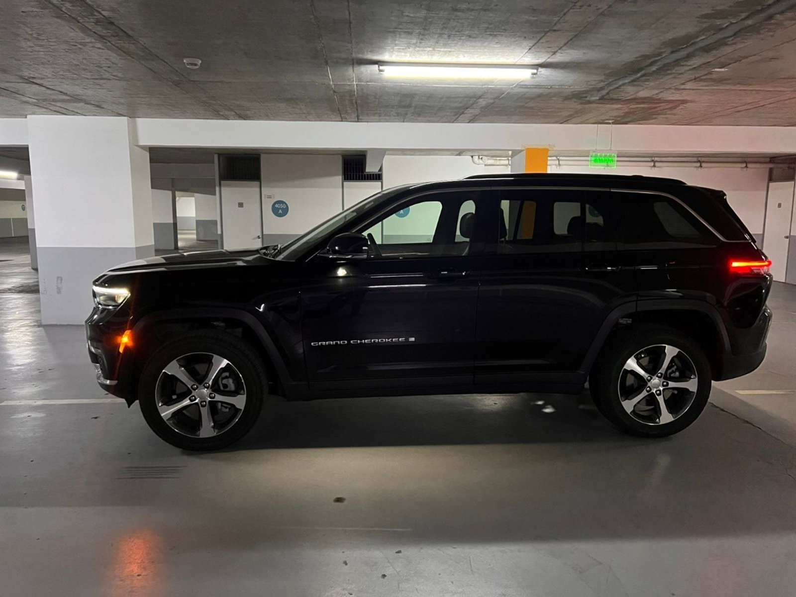 Jeep GRAND CHEROKEE 3.6 LIMITED 2025 - Foto 4 de 10