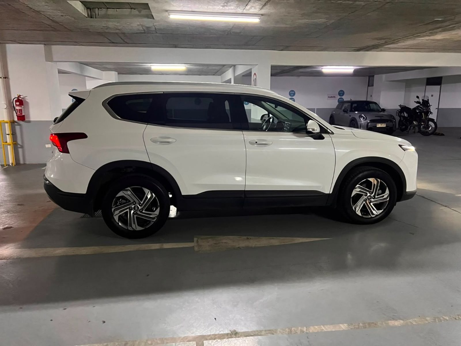 Hyundai SANTA FE 2.2 DIESEL AUTOMATICA 4x4 2024 - Imagen 4 de 10