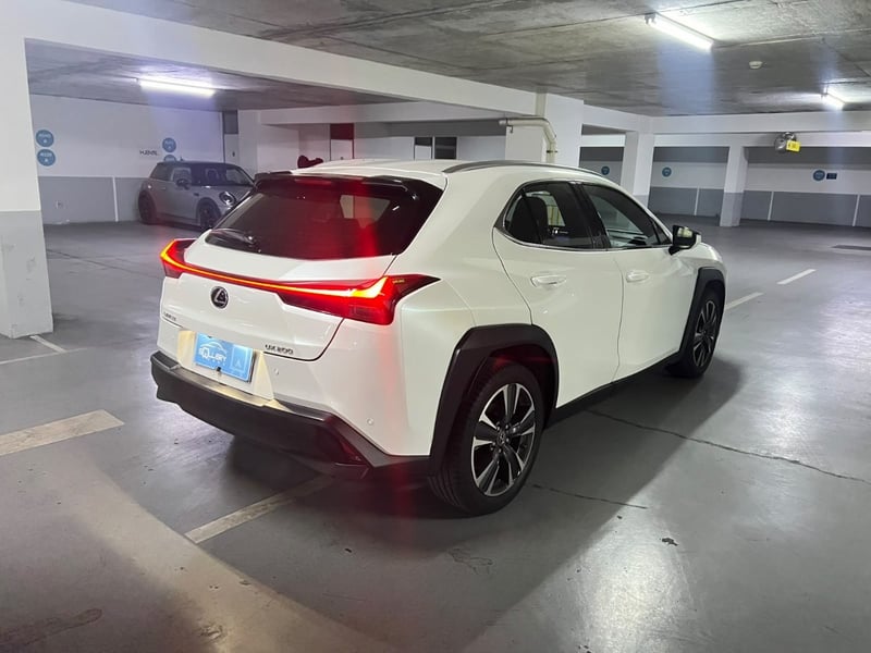 Lexus UX200 2.0 CVT 2022 - Imagen 6 de 10