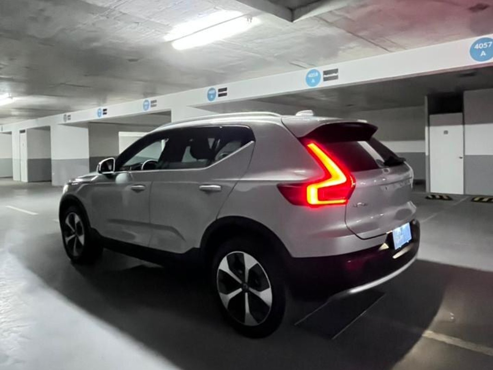 Volvo XC40 B4 Plus 2.0 AUT 2023 - Foto 3 de 10