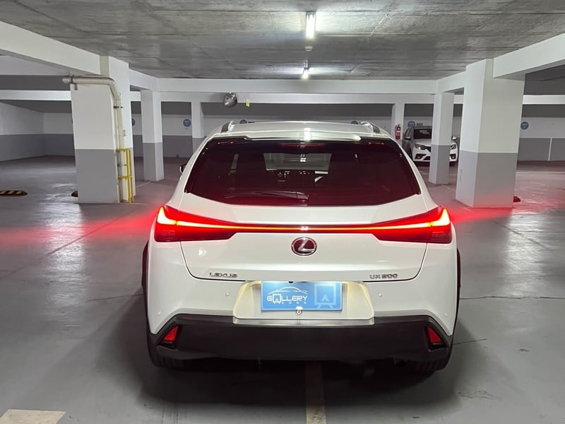 Lexus UX200 2.0 CVT 2022 - Imagen 7 de 10