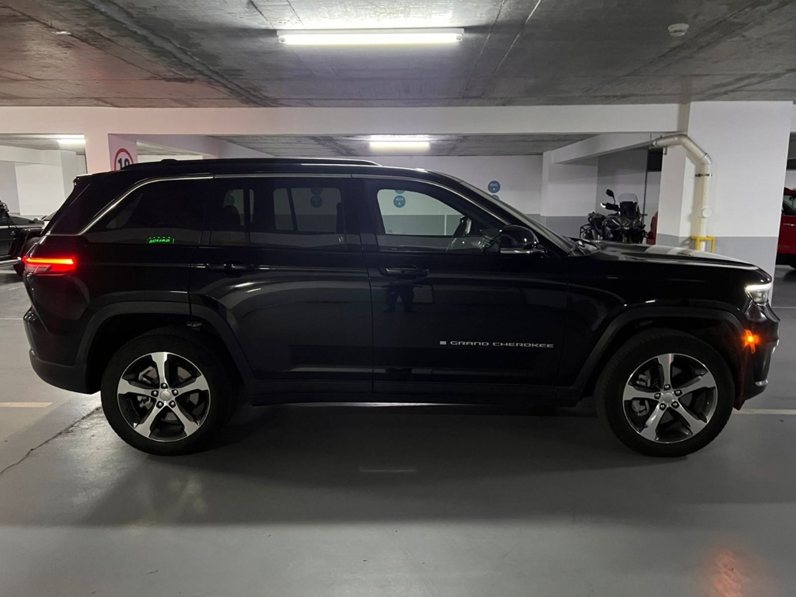 Jeep GRAND CHEROKEE 3.6 LIMITED 2025 - Imagen 3 de 10