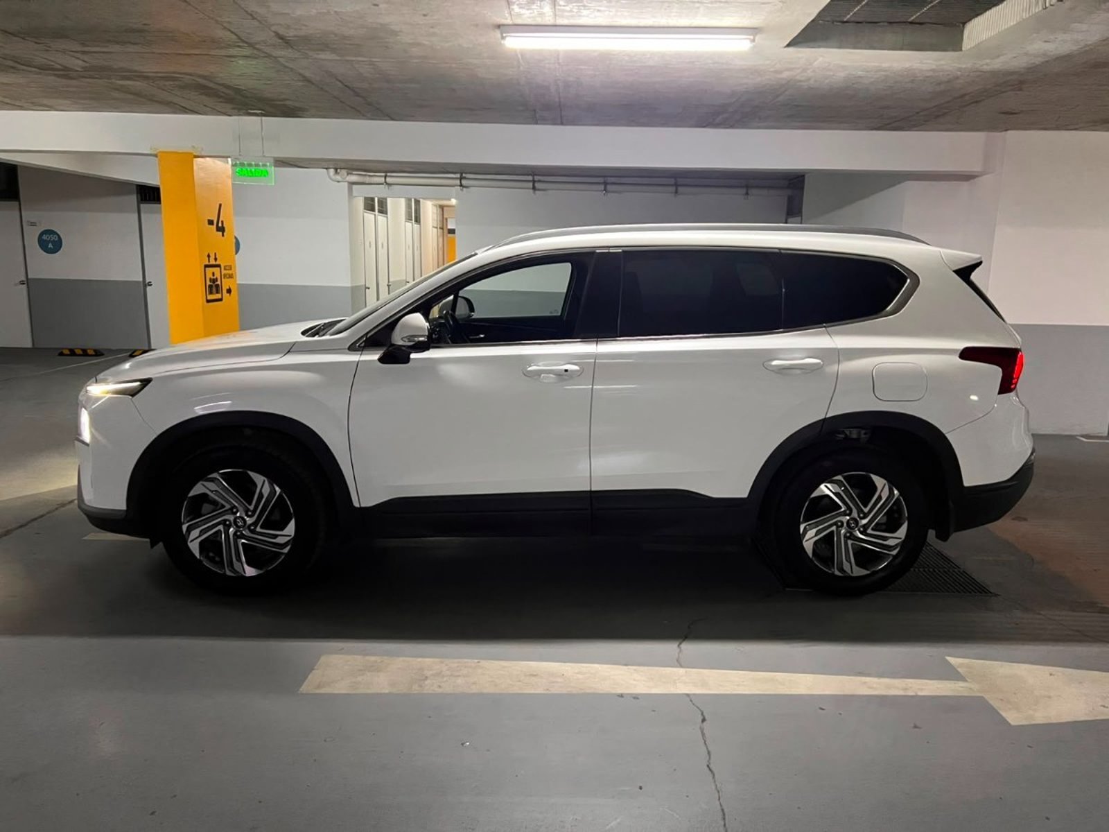 Hyundai SANTA FE 2.2 DIESEL AUTOMATICA 4x4 2024 - Imagen 3 de 10