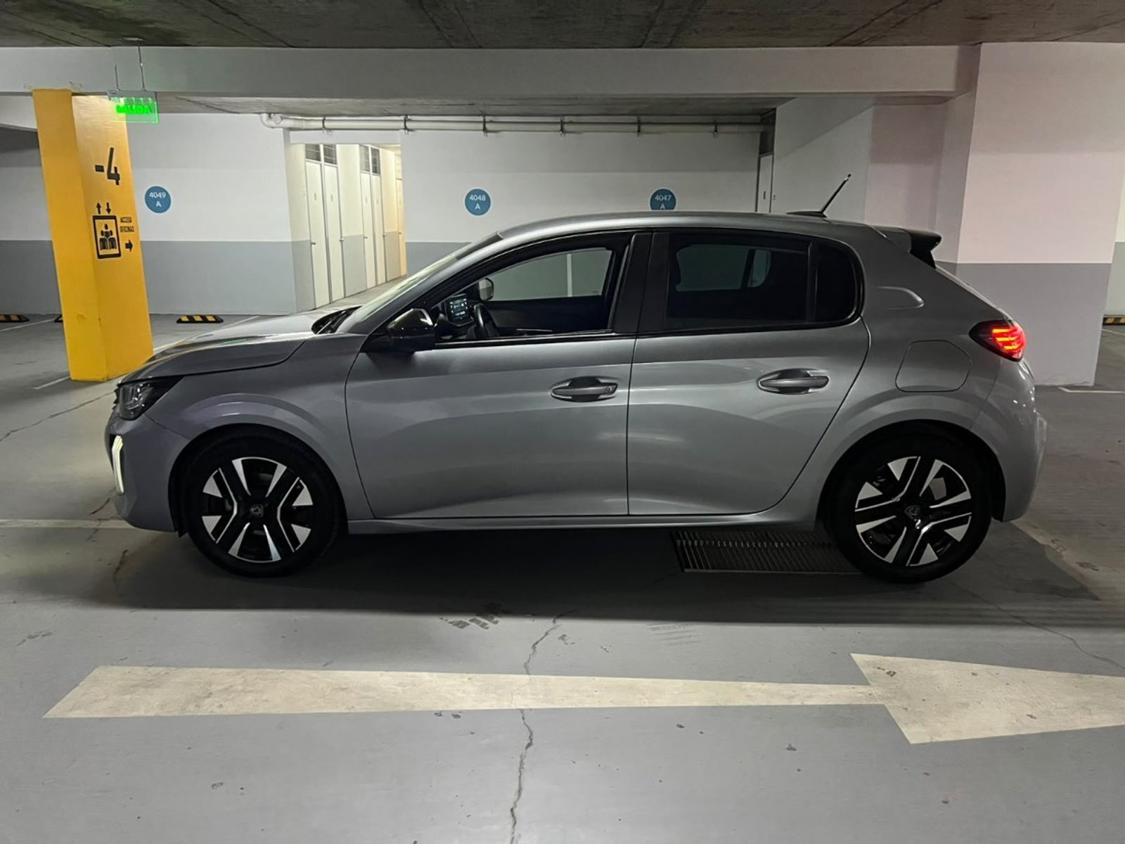Peugeot 208 1.2 ACTIVE 2024 - Imagen 7 de 9